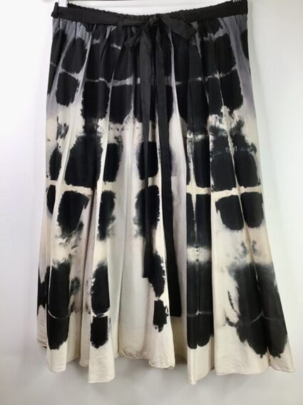 Viviana Uchitel / Silk Pleated Skirt / Black & Cream - Karen Allen ...