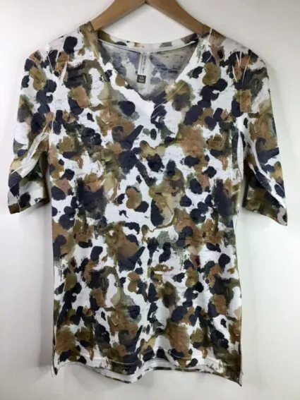 Whimsy Rose / Cotton Blend / Short Sleeve V-Neck Tee / Leo Freehand