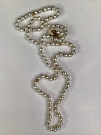 Debbie Harper / Hand Knotted Necklace / Freshwater Pearls