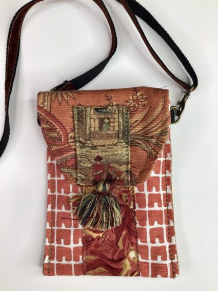 Janet McKinstry / Small Slim Shoulderbag / Friends