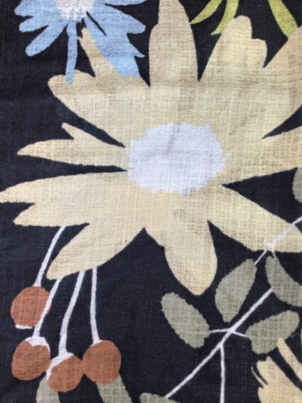 Epice / Wool Silk Cashmere Blend / Flower & Berries Scarf