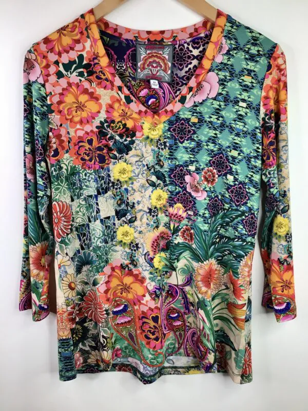 Johnny Was / Rayon Blend / Janie Favorite V-Neck 3/4 Sleeve Tee / Carlina