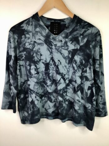 Heyne Bogut / Rayon Blend / Crop V-Neck Tee / Rock Spray